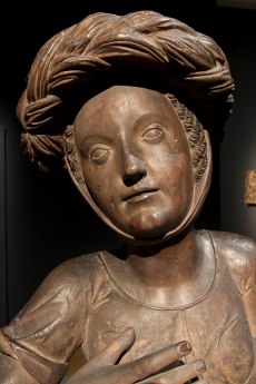 Busto femenino (procede de la sillería de la capilla de los Fugger). Anterior a 1518. Autor desconocido. Fuente. Museo Nacional de Escultura